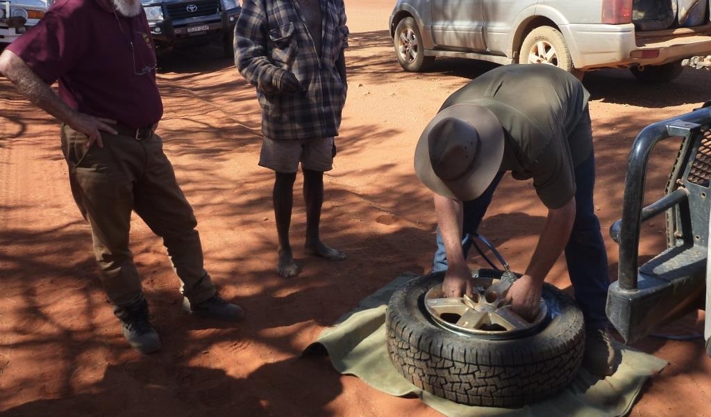 Fitting tyre
